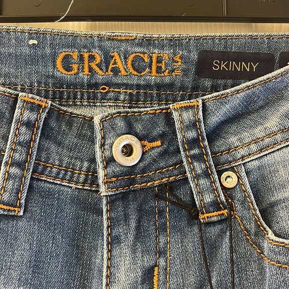 NWT Grace Embroidered Skinny Jean - Picture 3 of 5